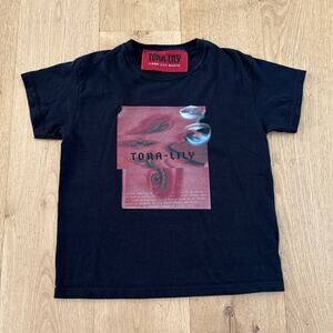 Tora Lily Tee Size Estimated S Black Red